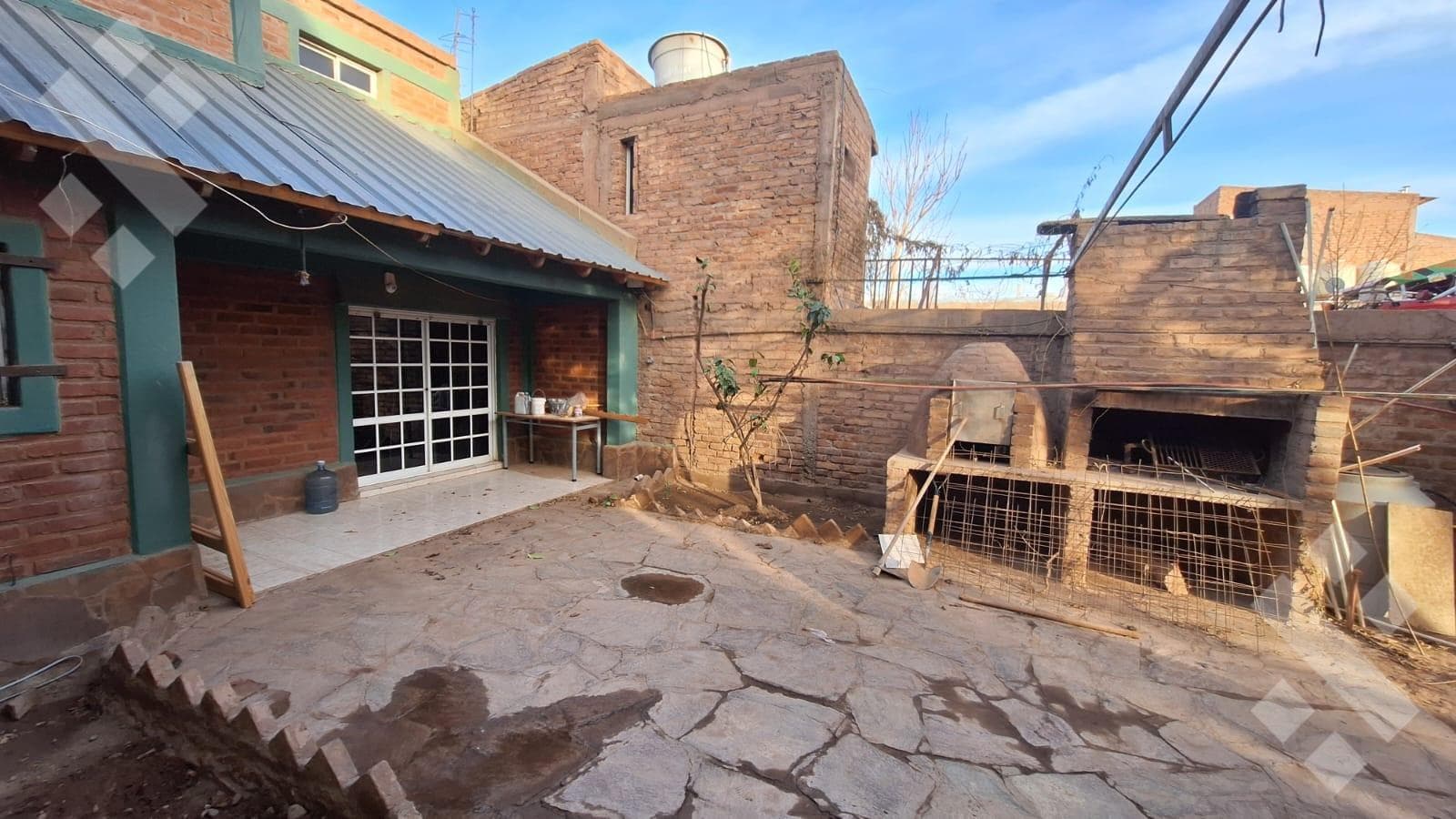 For Sale, | 6-Bedroom House with Patio | Añelo