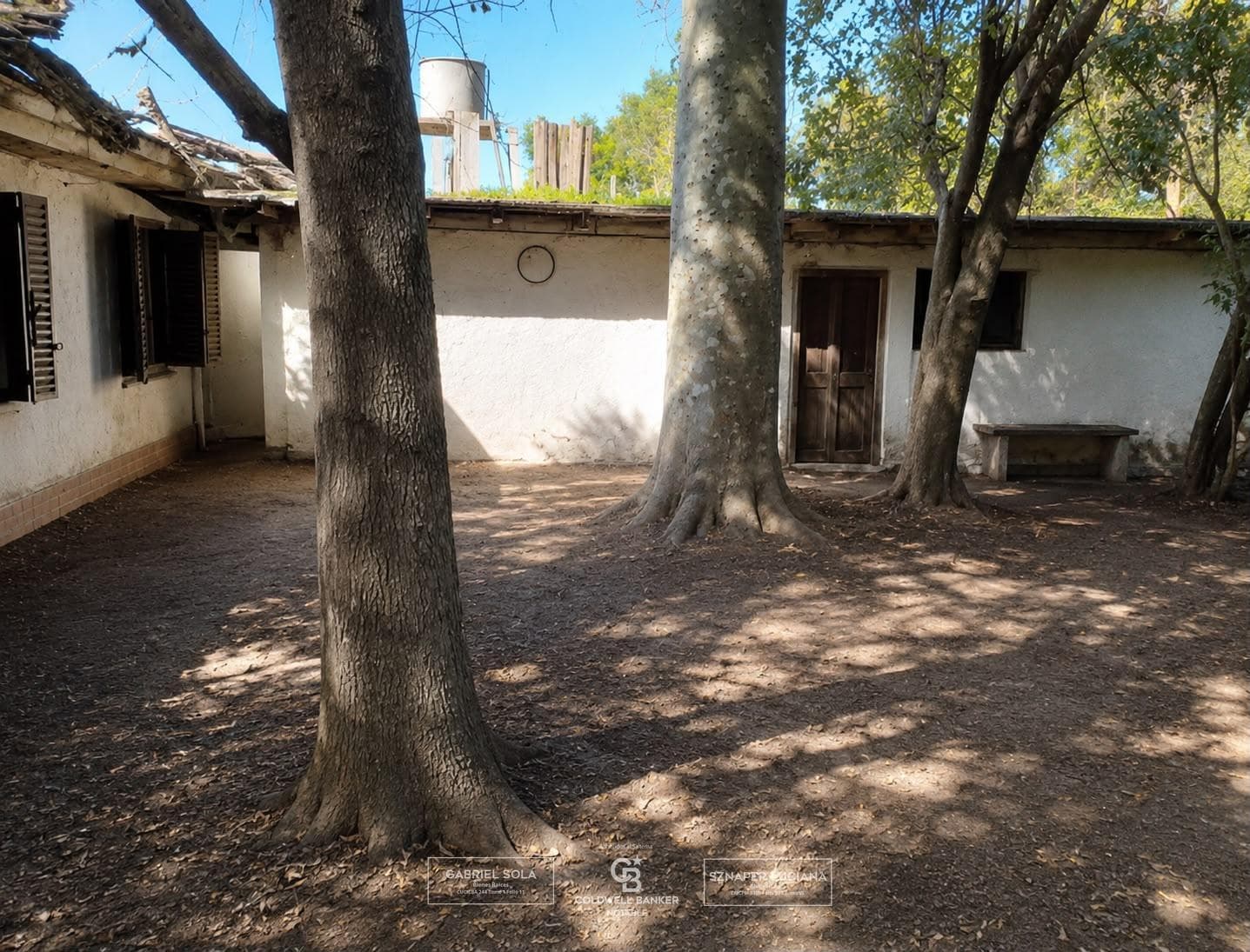 OPPORTUNITY!!!!!!!!!INVESTMENT!!!!!LAND WITH A HOUSE TO RENOVATE!!! EXCHANGES ACCEPTED!!!