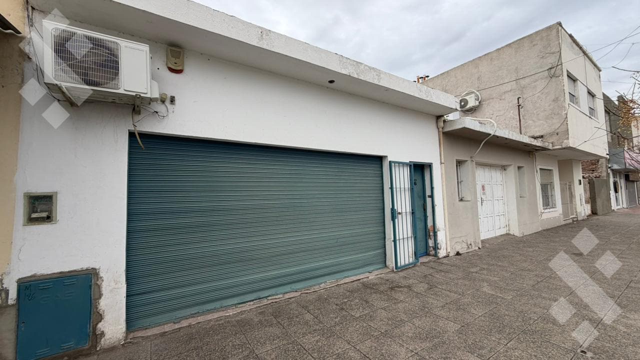 3-BEDROOM HOUSE COMMERCIAL SPACE - MARIANO MORENO NEIGHBORHOOD, NEUQUÉN
