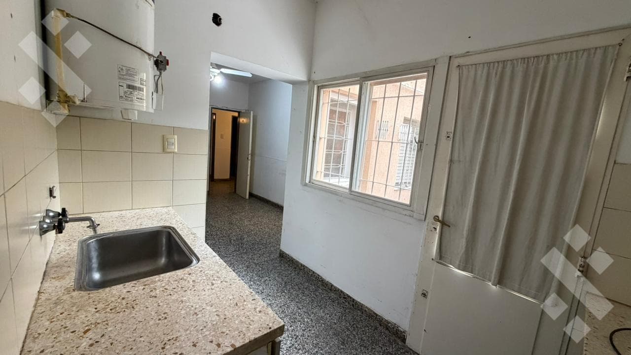 3-BEDROOM HOUSE COMMERCIAL SPACE - MARIANO MORENO NEIGHBORHOOD, NEUQUÉN