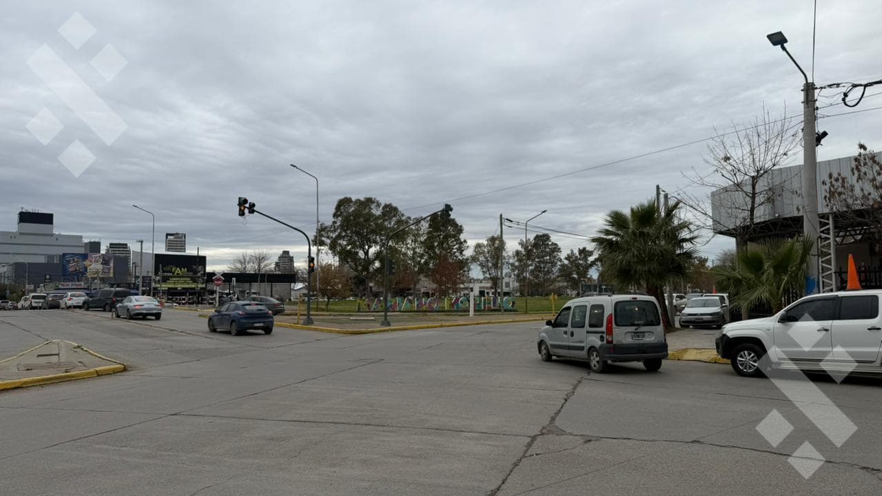 3-BEDROOM HOUSE COMMERCIAL SPACE - MARIANO MORENO NEIGHBORHOOD, NEUQUÉN