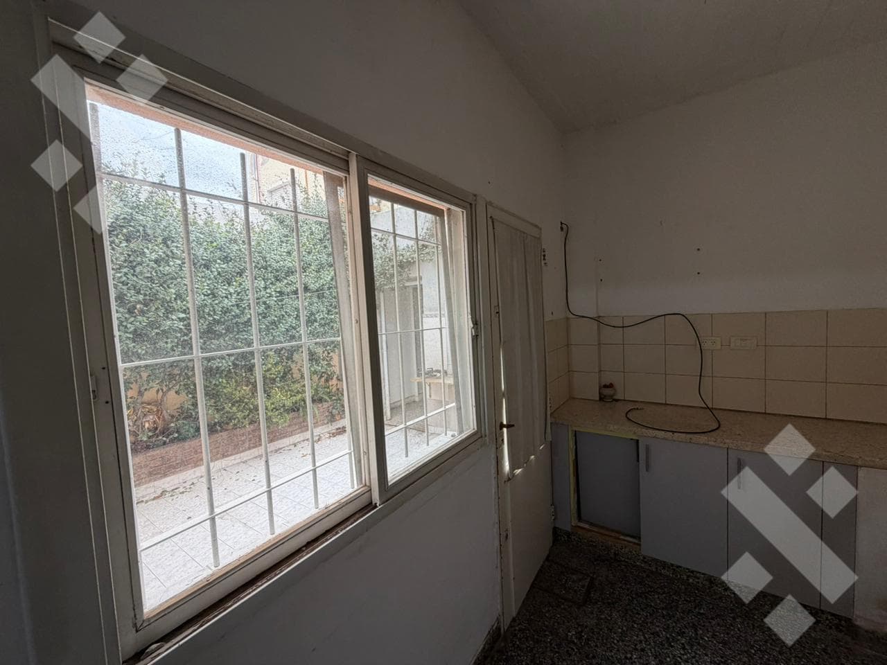 3-BEDROOM HOUSE COMMERCIAL SPACE - MARIANO MORENO NEIGHBORHOOD, NEUQUÉN