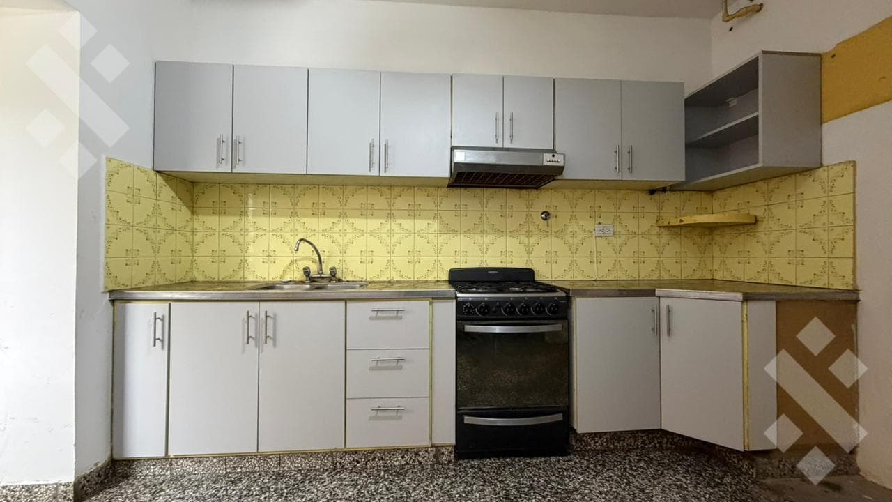 3-BEDROOM HOUSE COMMERCIAL SPACE - MARIANO MORENO NEIGHBORHOOD, NEUQUÉN