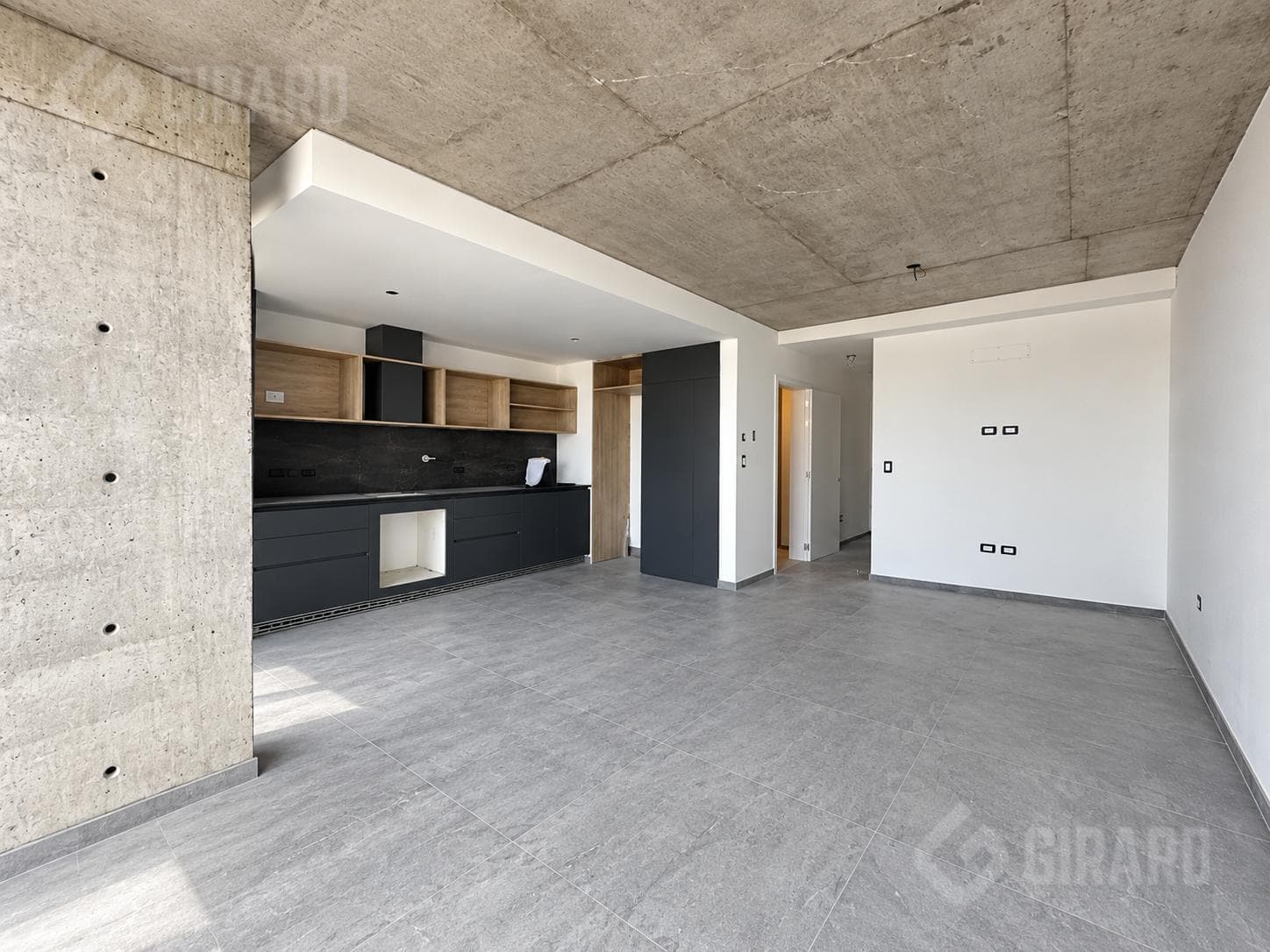 3-room apartment for sale with a garage in the Chauvin area. Available November 2026