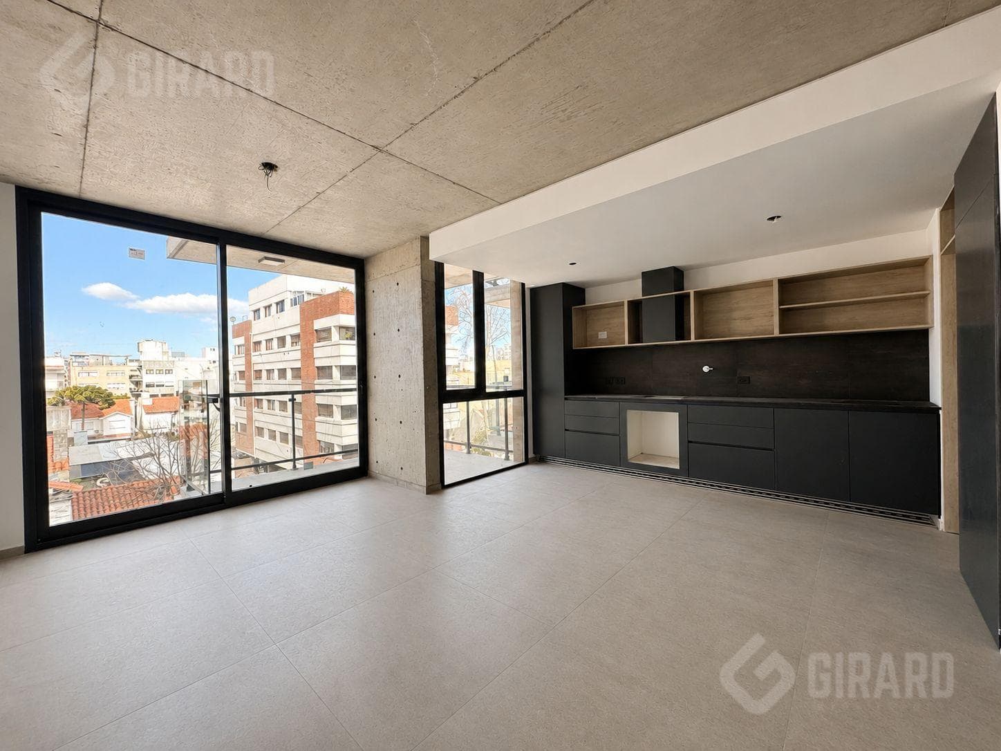 3-room apartment for sale with a garage in the Chauvin area. Available November 2026