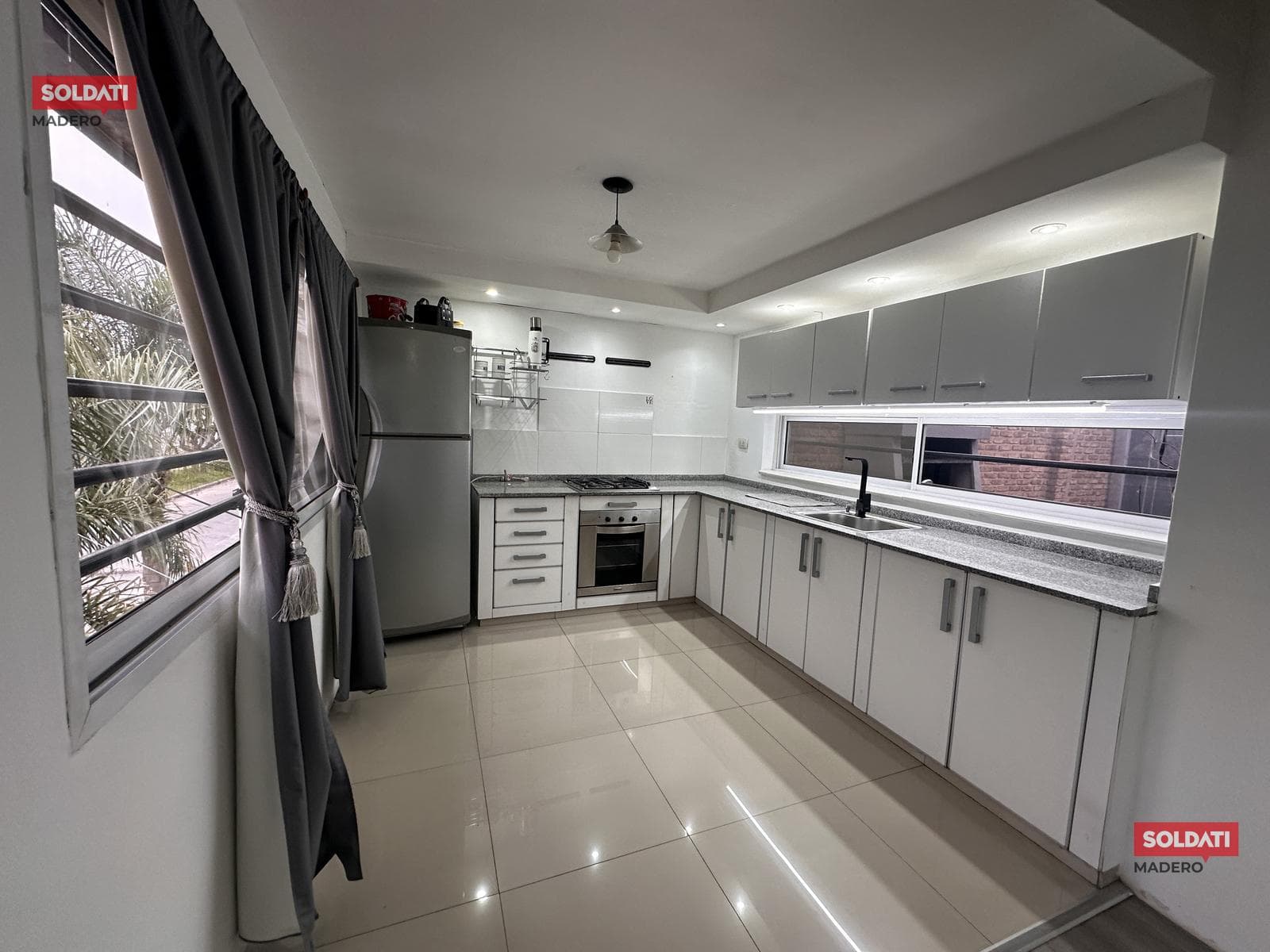 House for Sale: 3 Bedrooms, Parrilla, Avellaneda