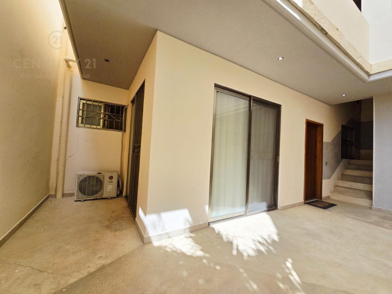 Ground-Floor Apartment for Sale with 2 Bedrooms | Downtown Playa del Carmen | P4621