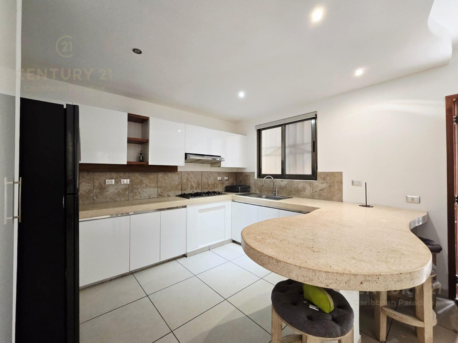 Ground-Floor Apartment for Sale with 2 Bedrooms | Downtown Playa del Carmen | P4621