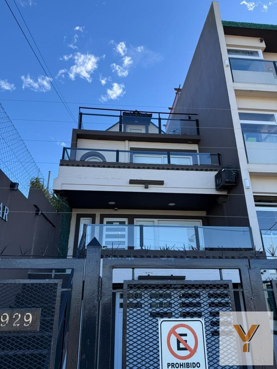 House for Rent - 4 Bedrooms, 4 Bathrooms - 300 meters - Mar del Plata