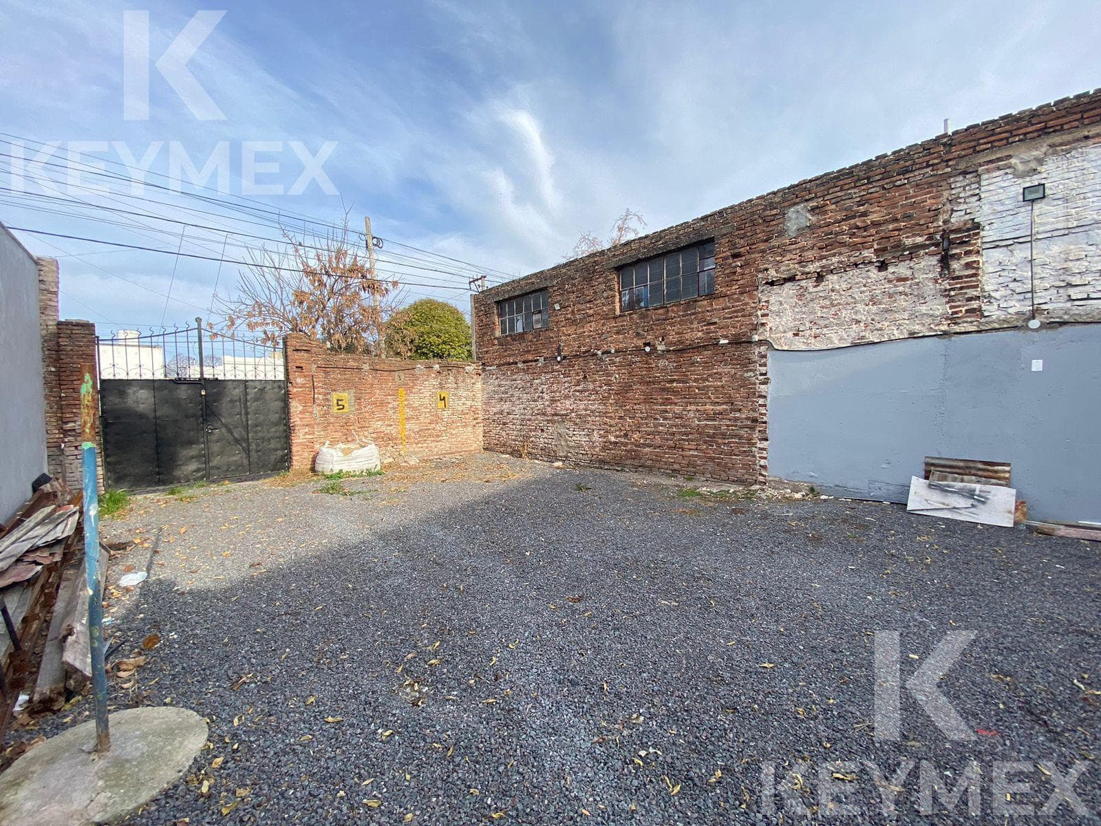 Open-air parking spaces for sale - 22 and 65