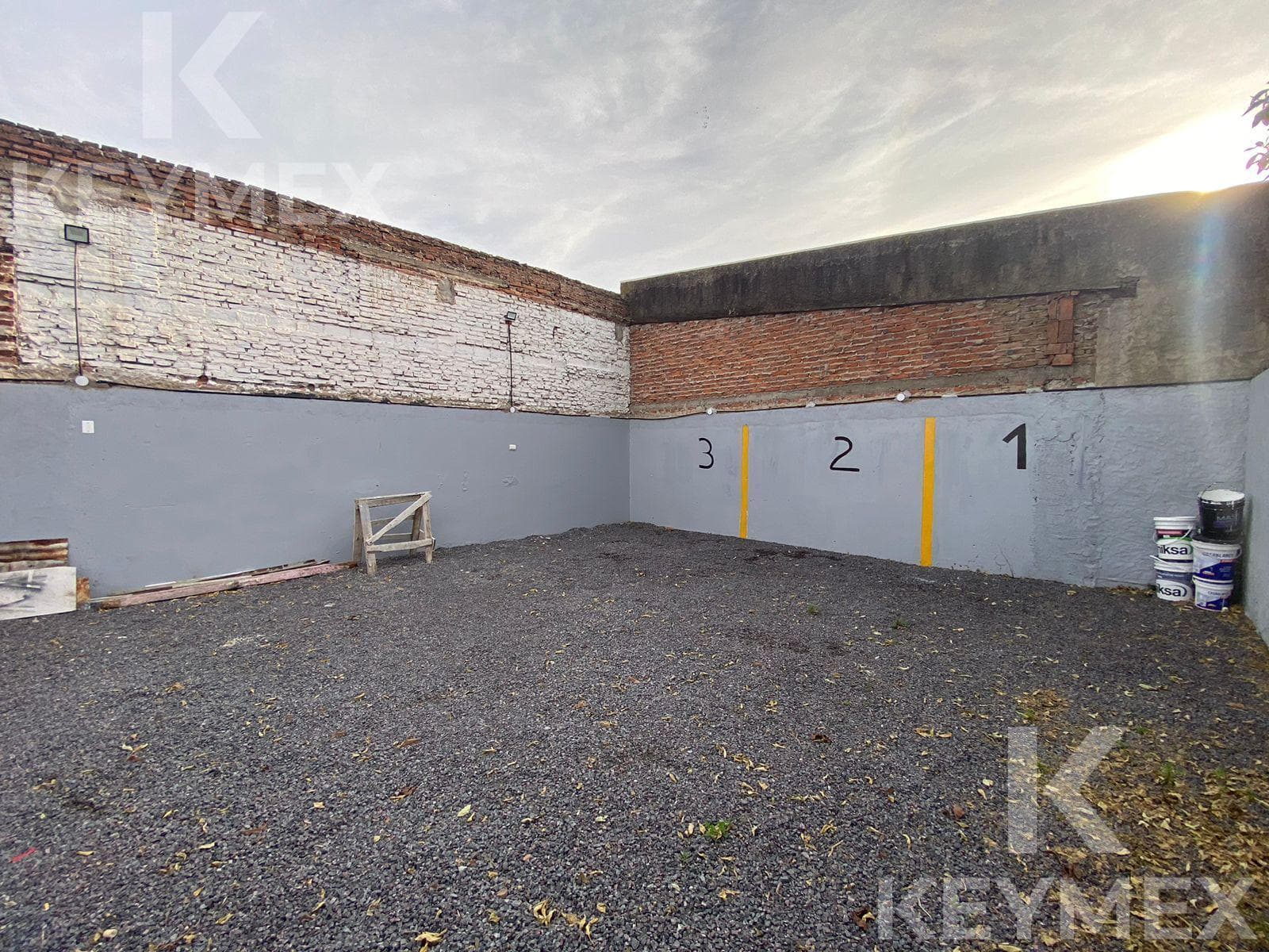 Open-air parking spaces for sale - 22 and 65