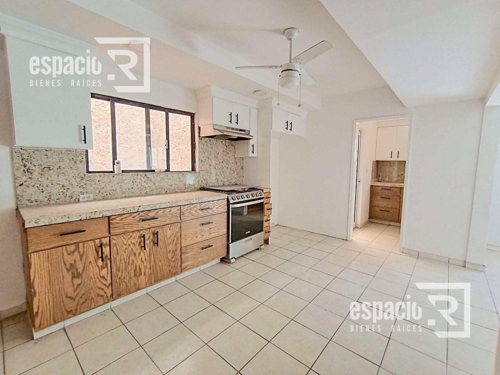 HOUSE FOR SALE OR RENT IN BAHIAS