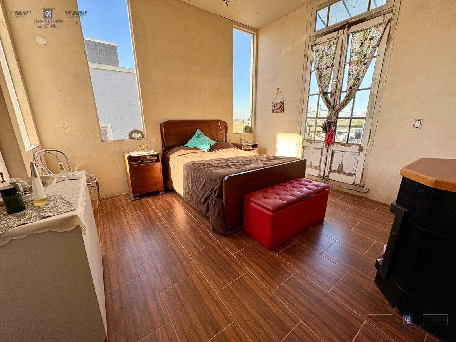 Venta casa 3 ambientes , pileta, quincho y cocheras en Domselaar chico San Vicente.