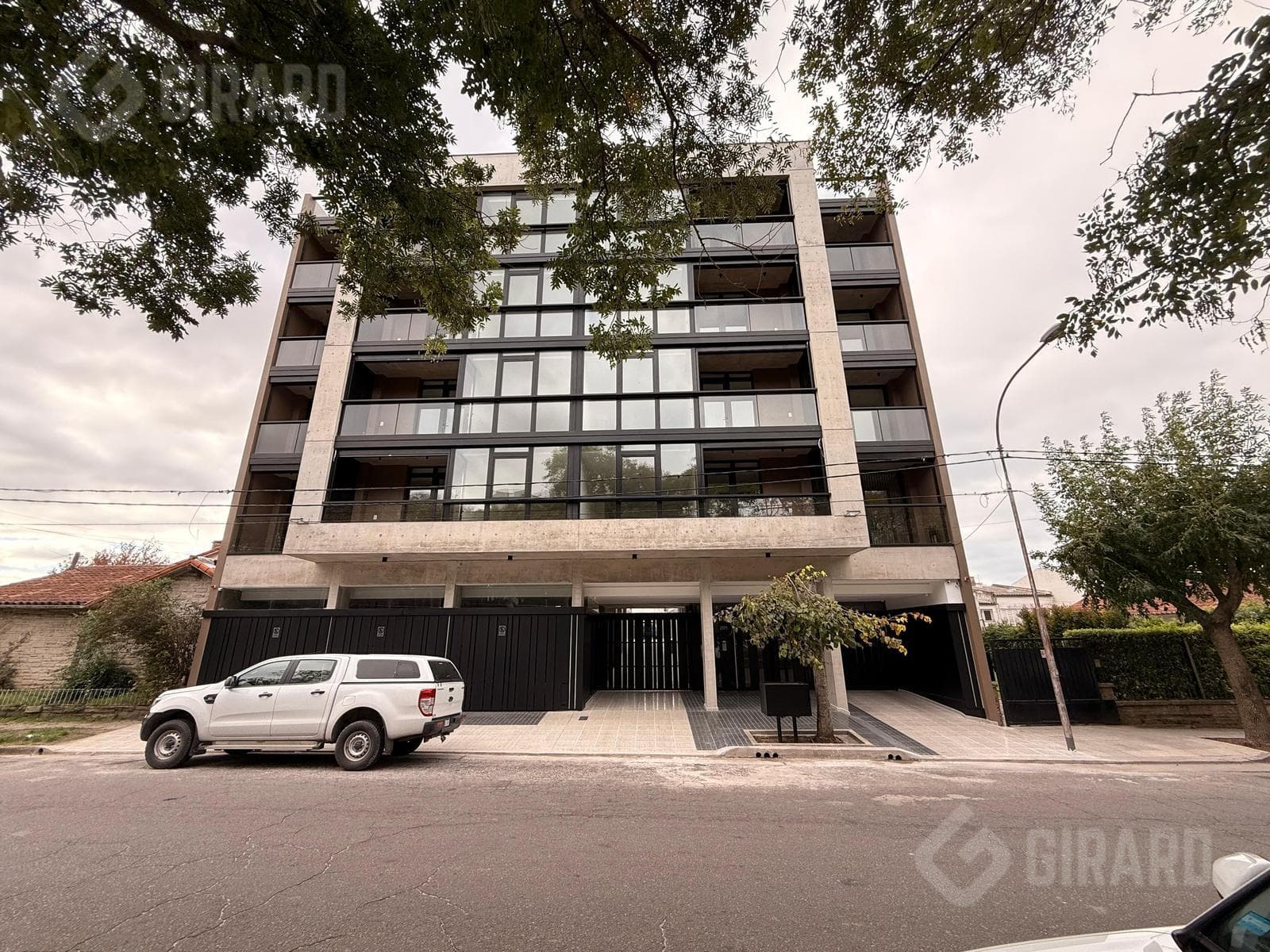 Brand-new 2-room apartment for sale in the Plaza Guemes area
