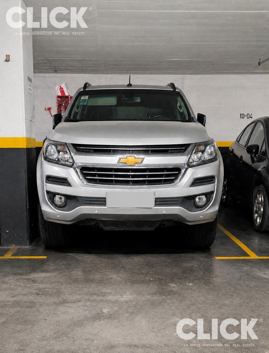 Covered Garage for Sale in Recoleta