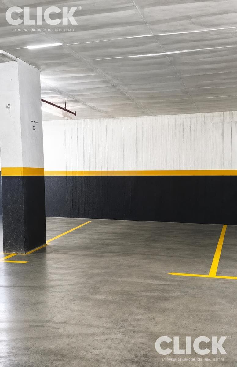 Covered Garage for Sale in Recoleta