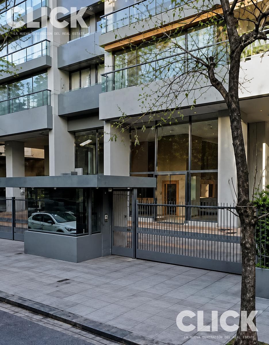 Covered Garage for Sale in Recoleta