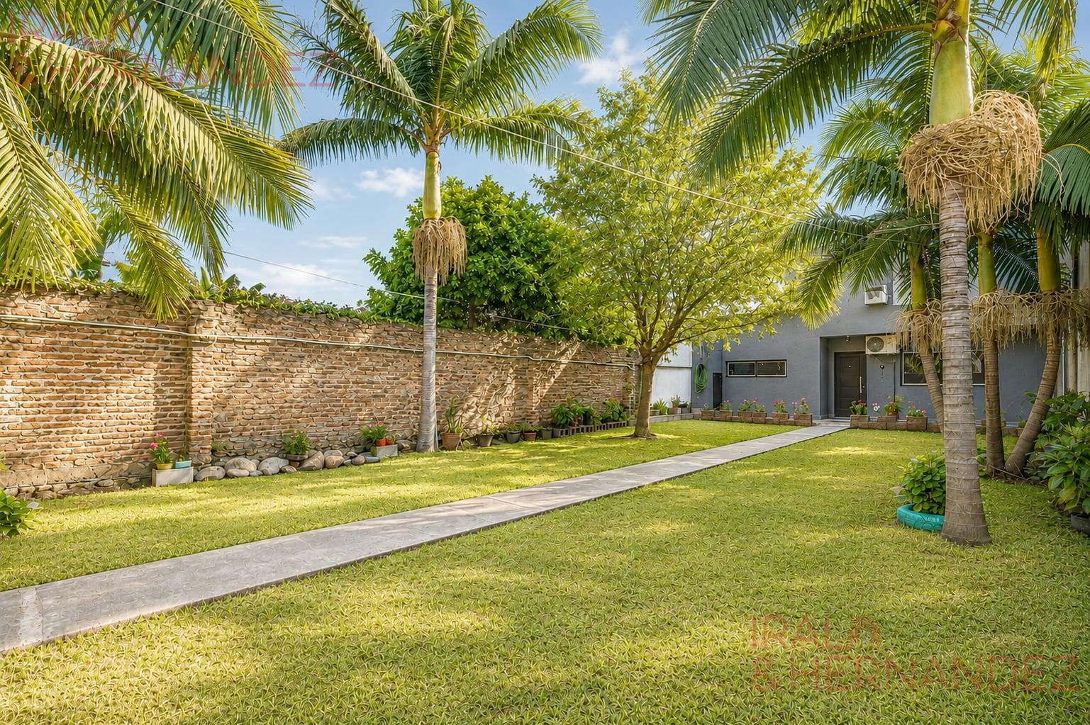 House for Sale on Private Lot with Park and Garage - San Martín