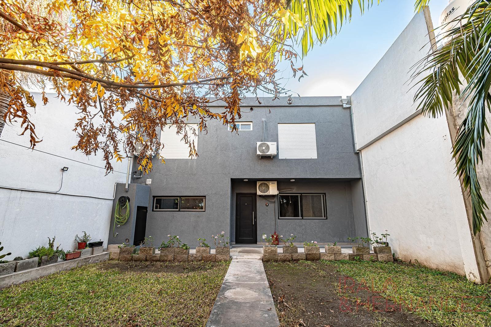 House for Sale on Private Lot with Park and Garage - San Martín