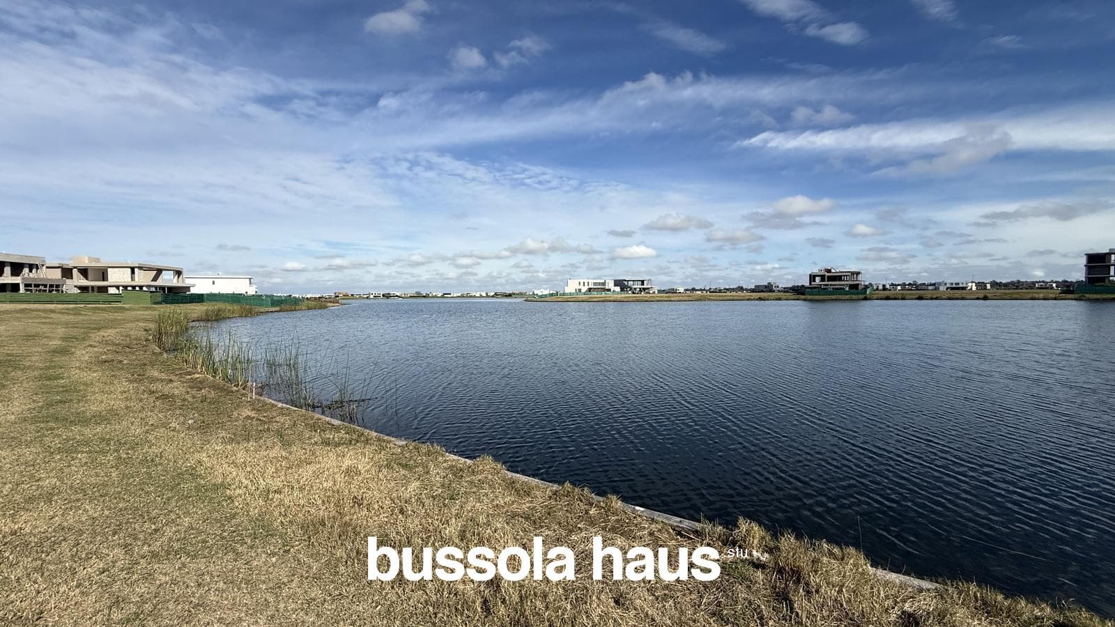 Northwest-facing lot for sale in Amarras Puertos Escobar