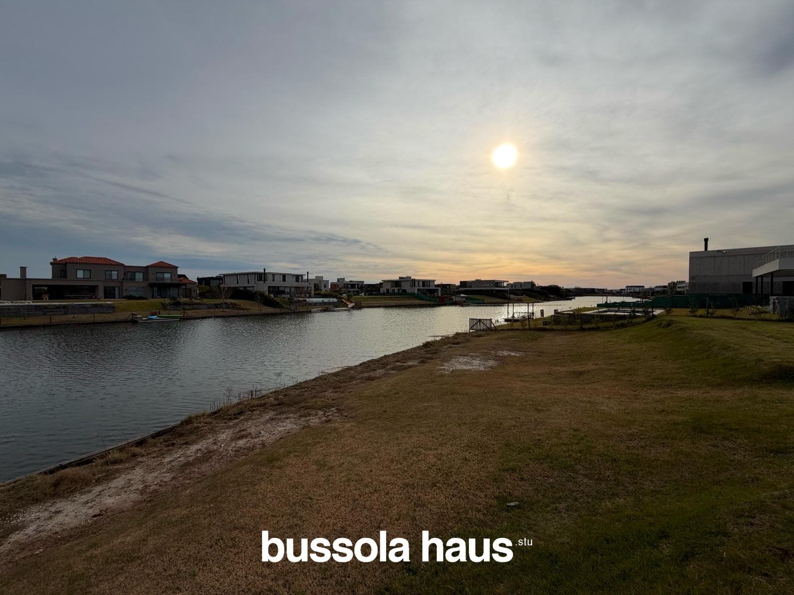 House under construction with 3 bedrooms overlooking the lake in Marinas Puertos del Lago