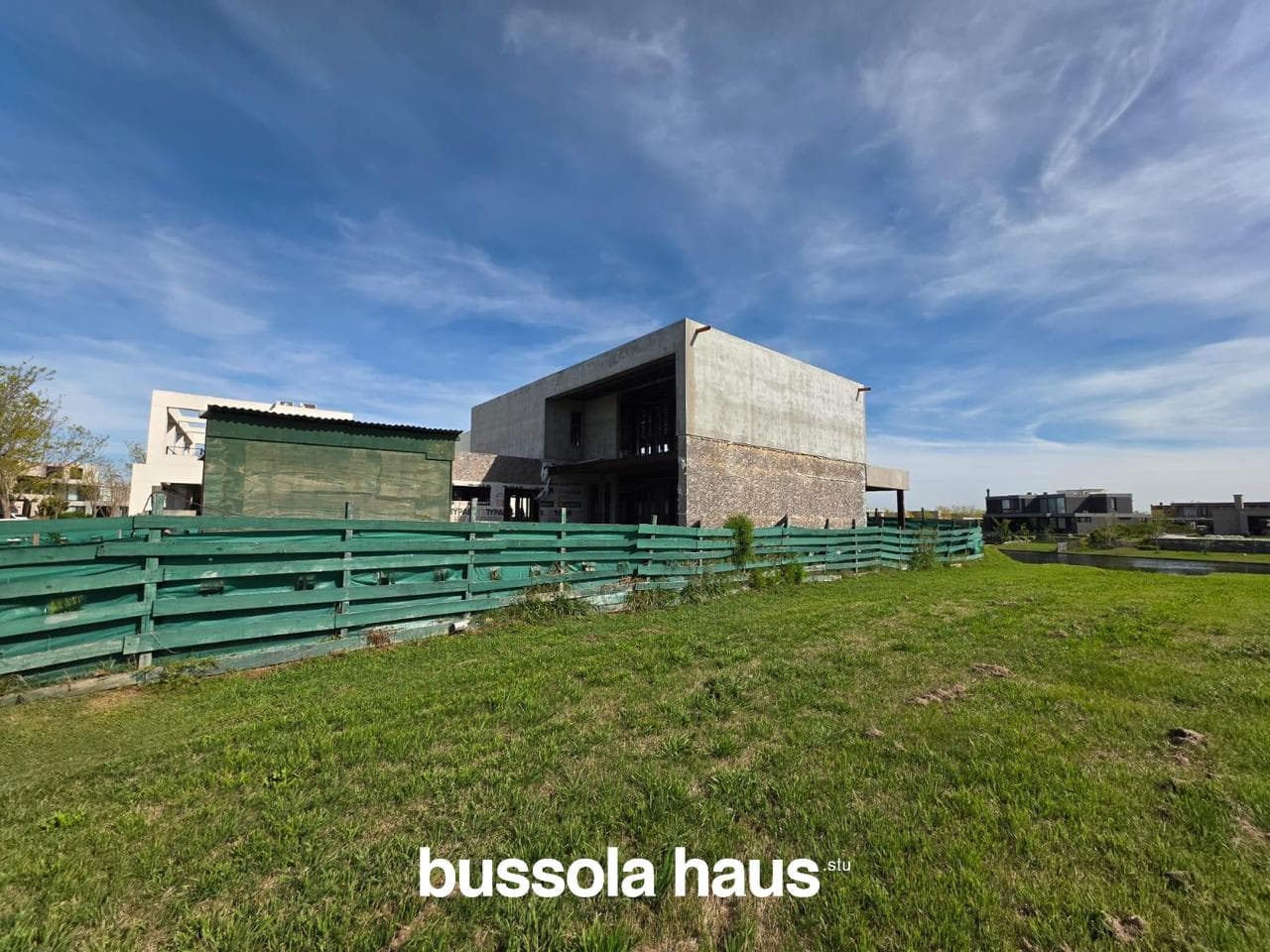 House under construction with 3 bedrooms overlooking the lake in Marinas Puertos del Lago