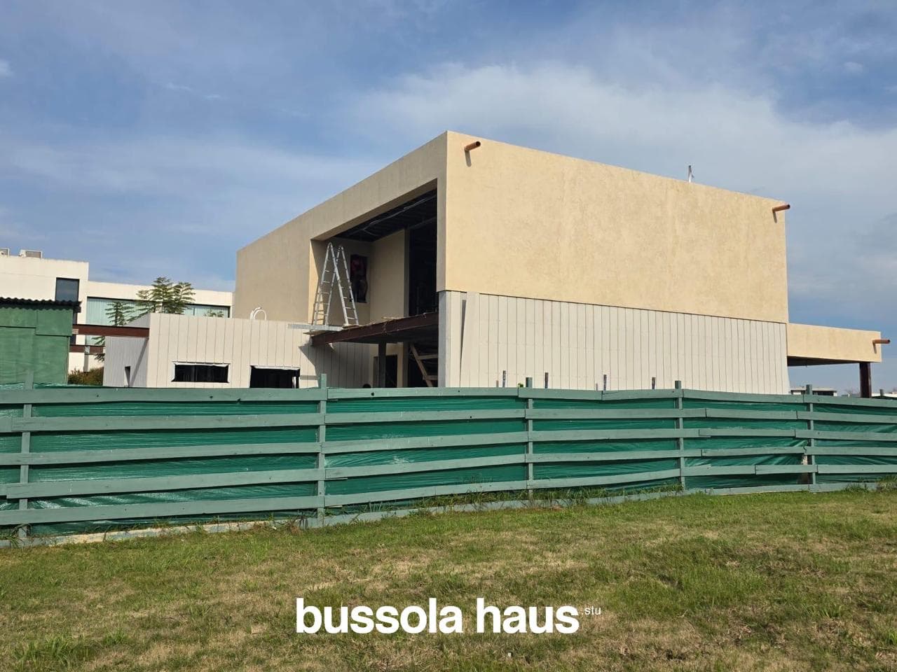 House under construction with 3 bedrooms overlooking the lake in Marinas Puertos del Lago