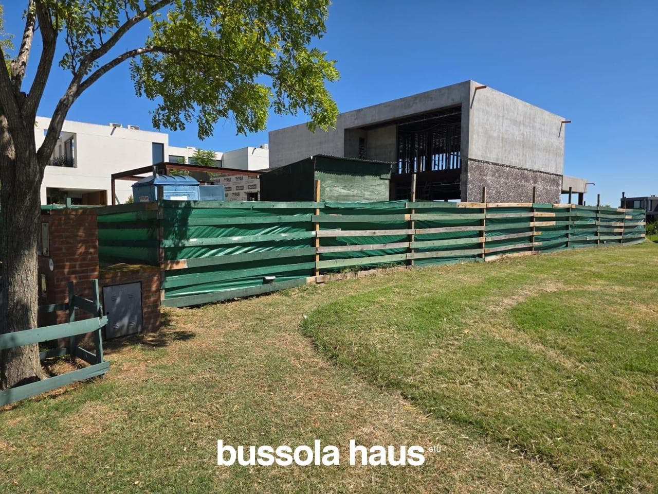 House under construction with 3 bedrooms overlooking the lake in Marinas Puertos del Lago