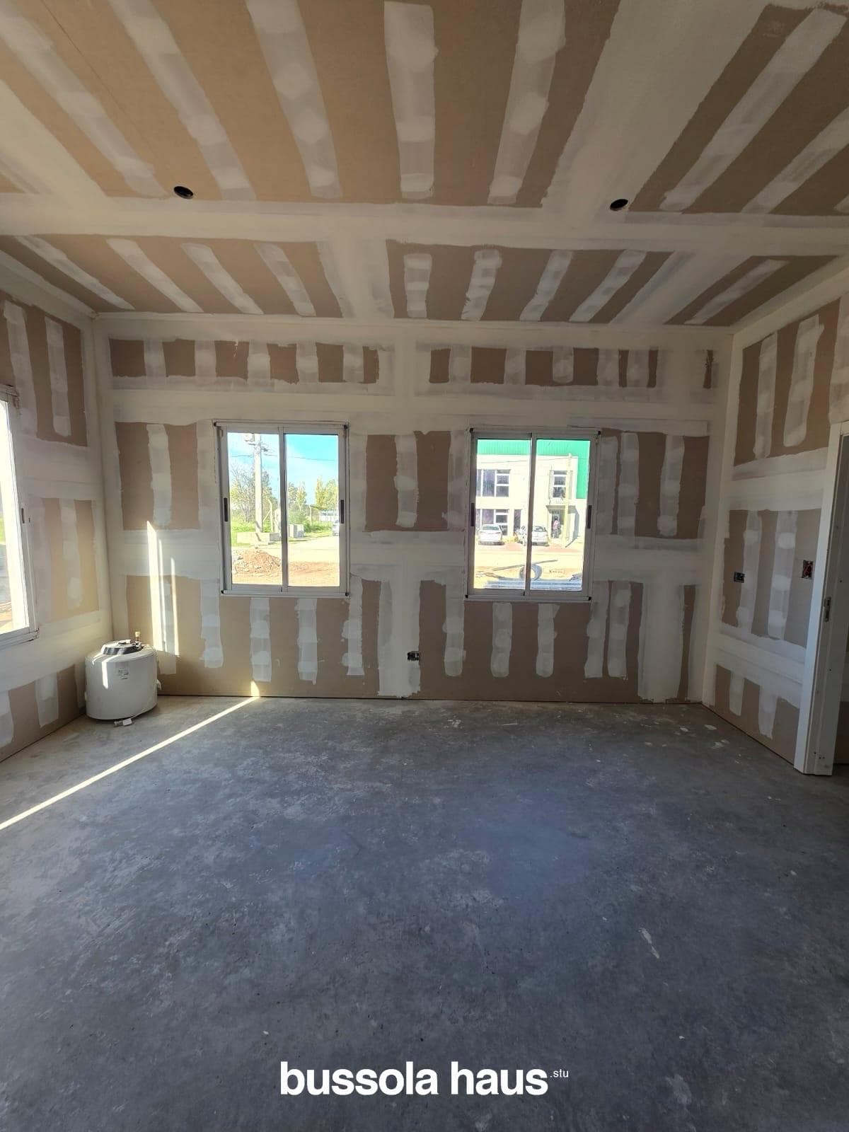 House under construction with 3 bedrooms overlooking the lake in Marinas Puertos del Lago