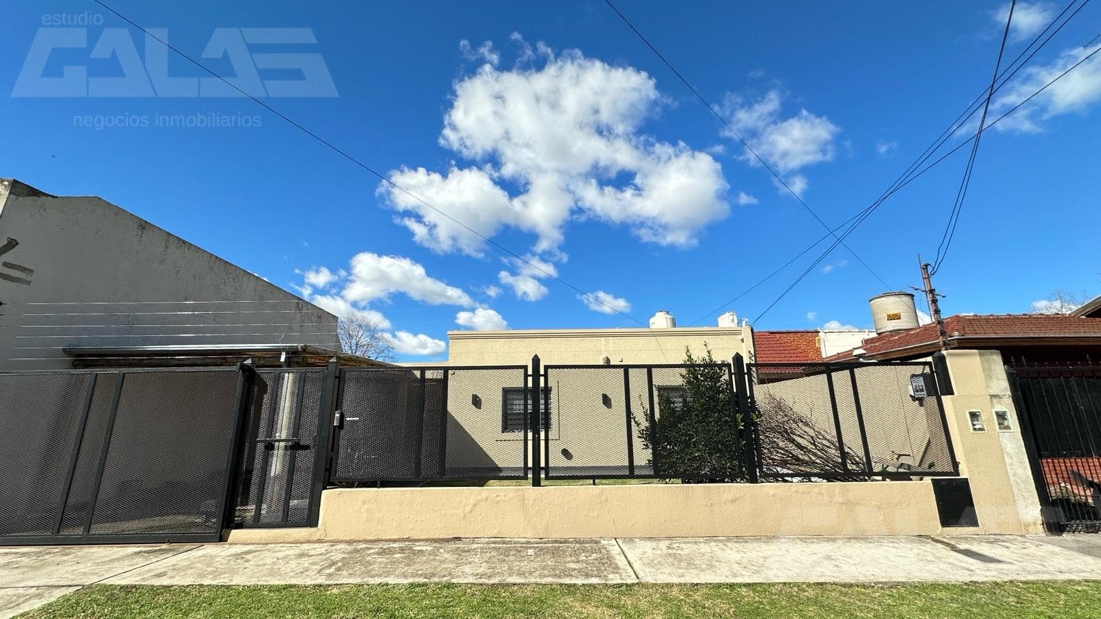 4-room house - 3 bedrooms - Park - Pool - South Ituzaingó
