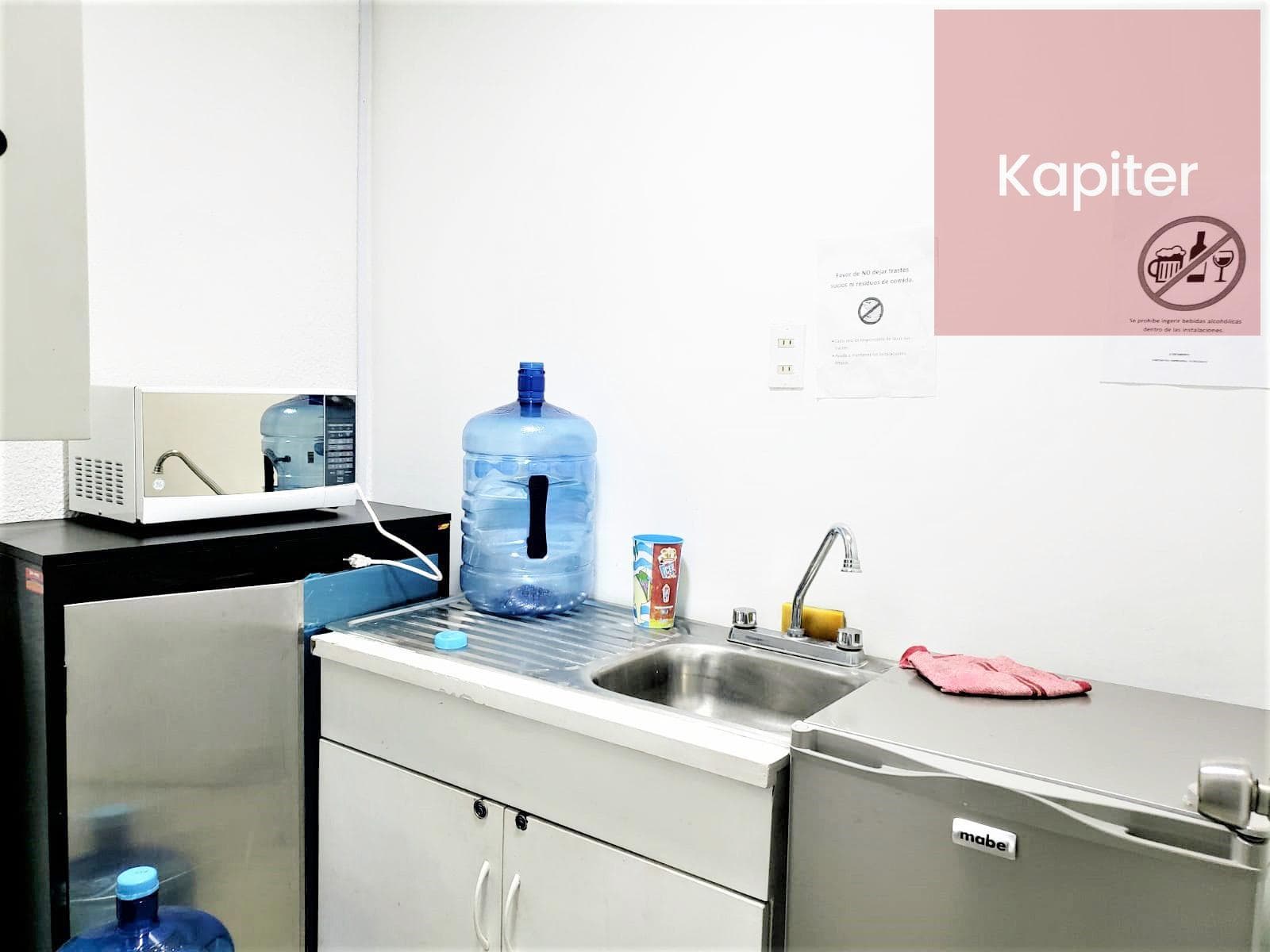 Office or clinic with utilities included in the rent on Av. Tecnológico, Querétaro, Querétaro
