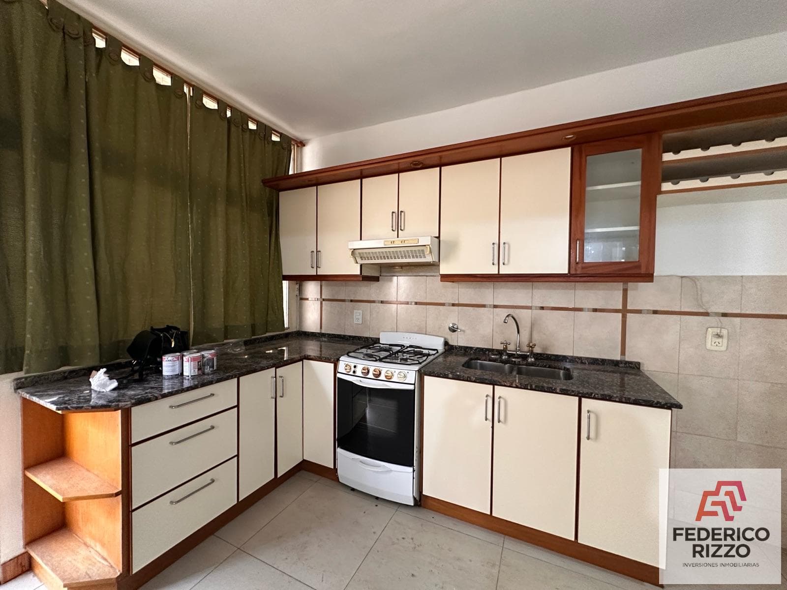 4-bedroom house for sale. ZUMARAN LOS GRANADEROS neighborhood, 2300