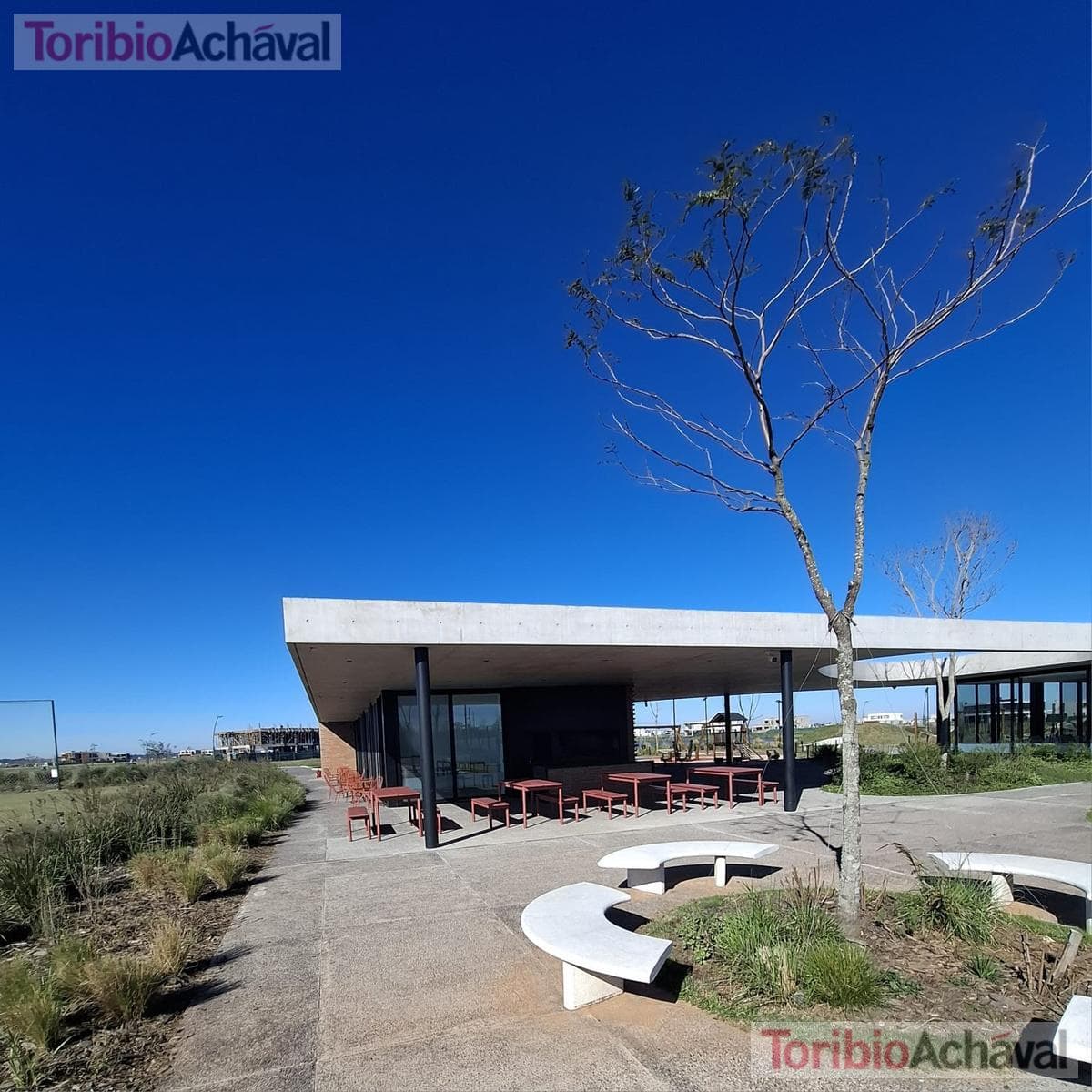 An incredible, brand-new modern-style home in the Amarras neighborhood of Puertos del Lago.
