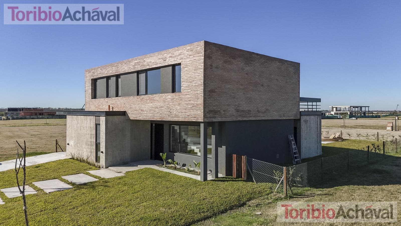 An incredible, brand-new modern-style home in the Amarras neighborhood of Puertos del Lago.