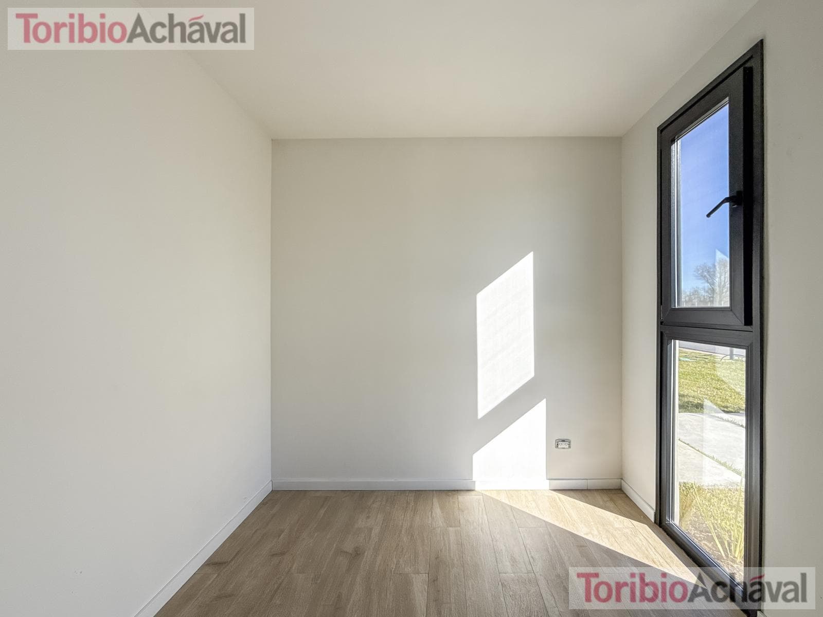 An incredible, brand-new modern-style home in the Amarras neighborhood of Puertos del Lago.