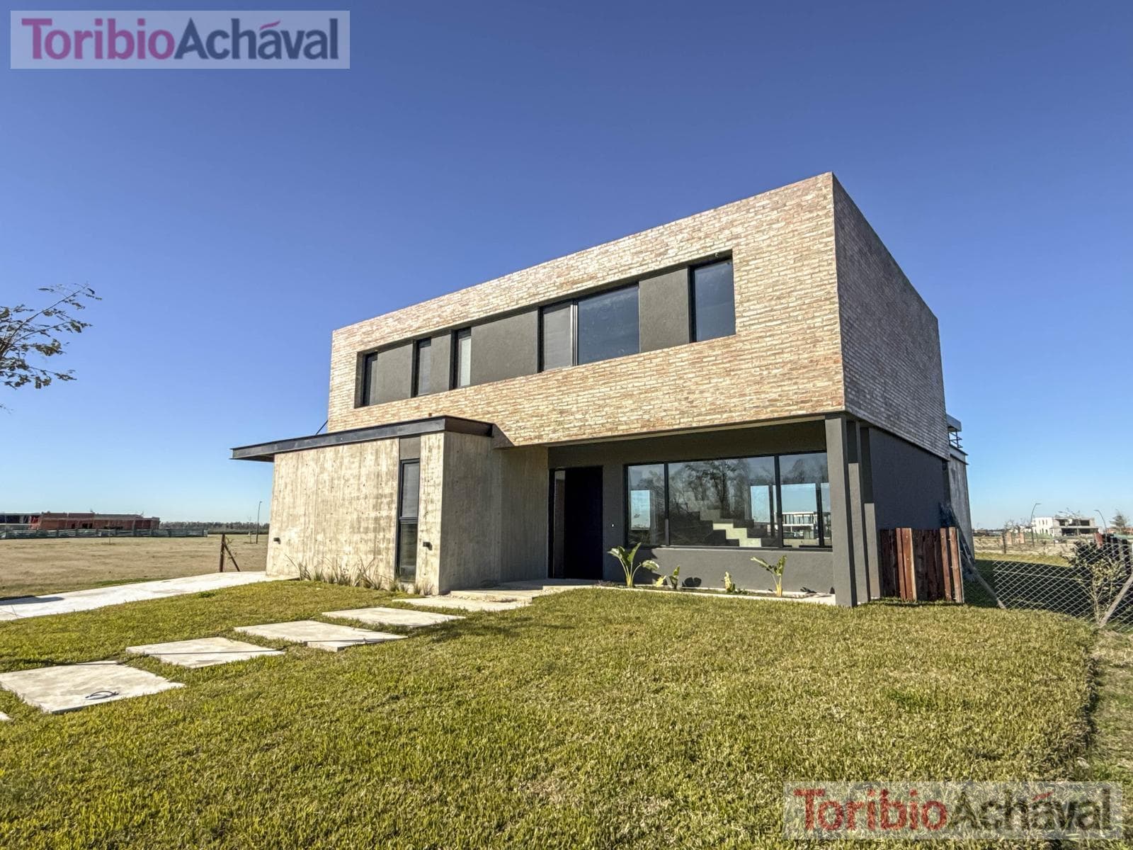 An incredible, brand-new modern-style home in the Amarras neighborhood of Puertos del Lago.