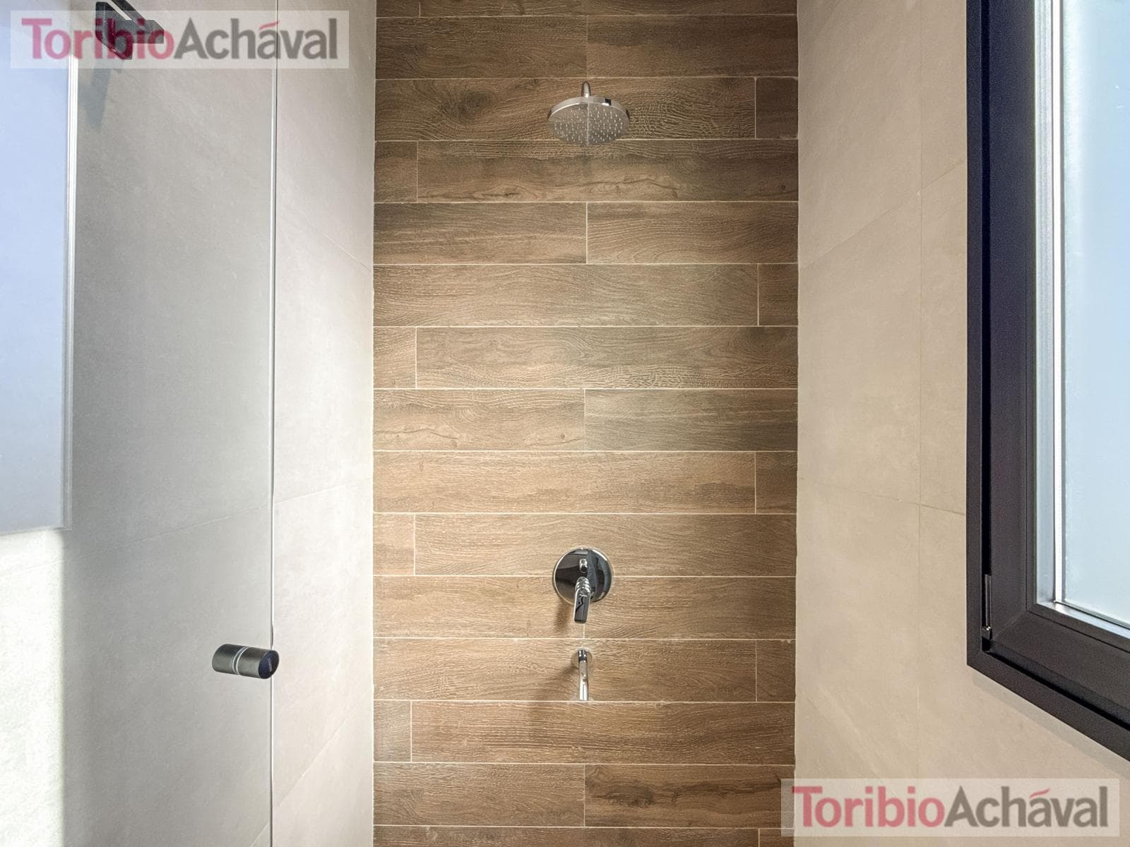 An incredible, brand-new modern-style home in the Amarras neighborhood of Puertos del Lago.