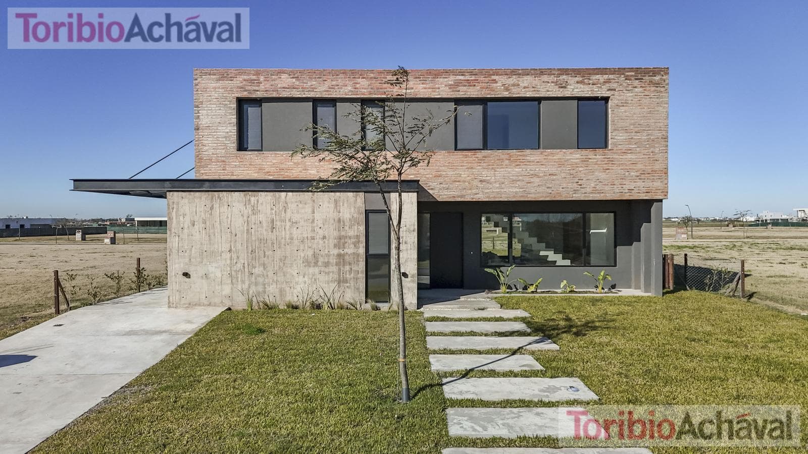 An incredible, brand-new modern-style home in the Amarras neighborhood of Puertos del Lago.