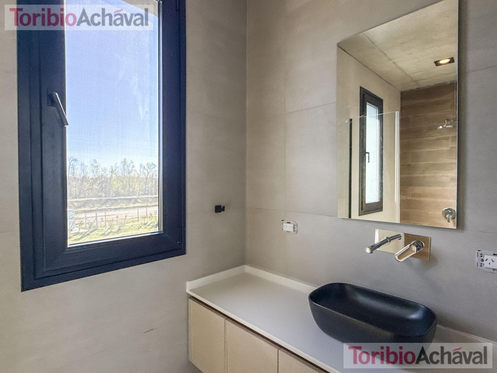 An incredible, brand-new modern-style home in the Amarras neighborhood of Puertos del Lago.