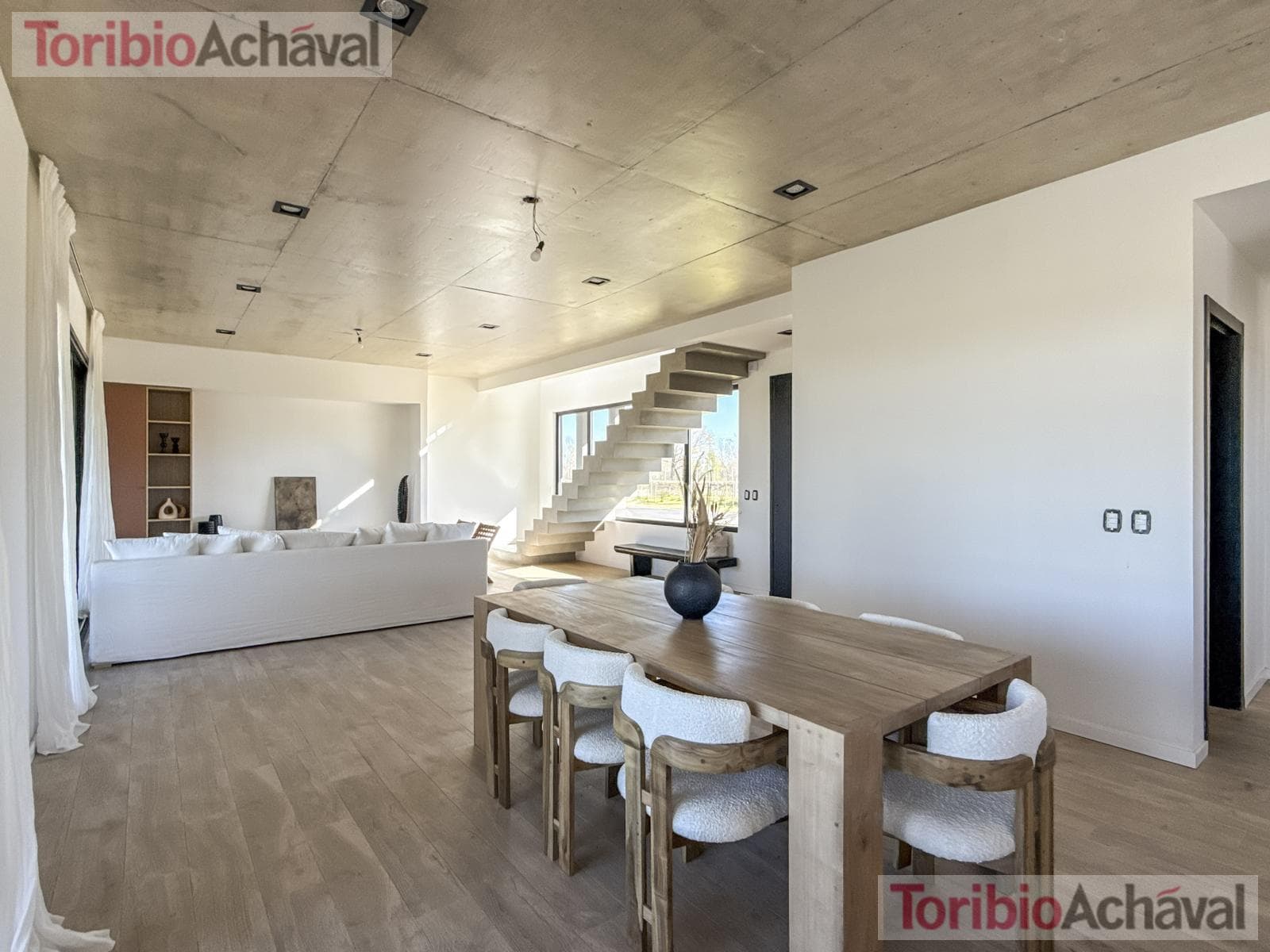 An incredible, brand-new modern-style home in the Amarras neighborhood of Puertos del Lago.