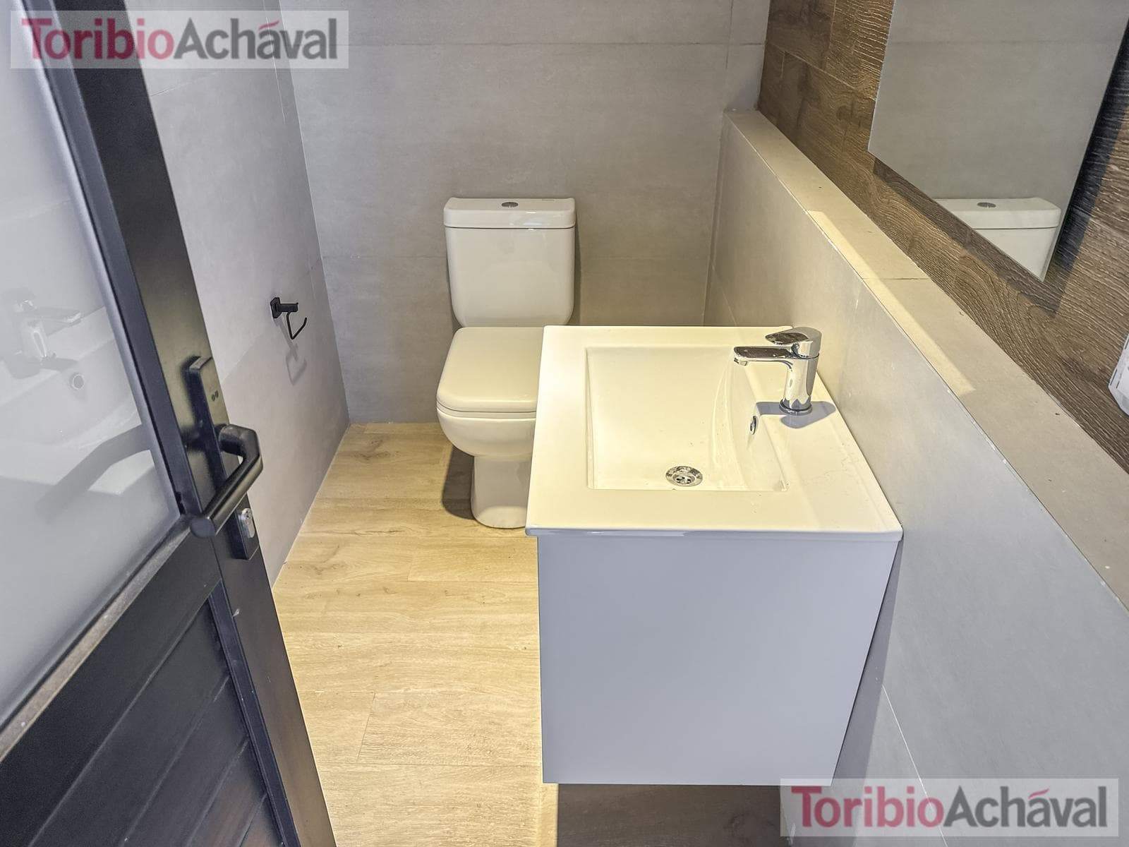 An incredible, brand-new modern-style home in the Amarras neighborhood of Puertos del Lago.