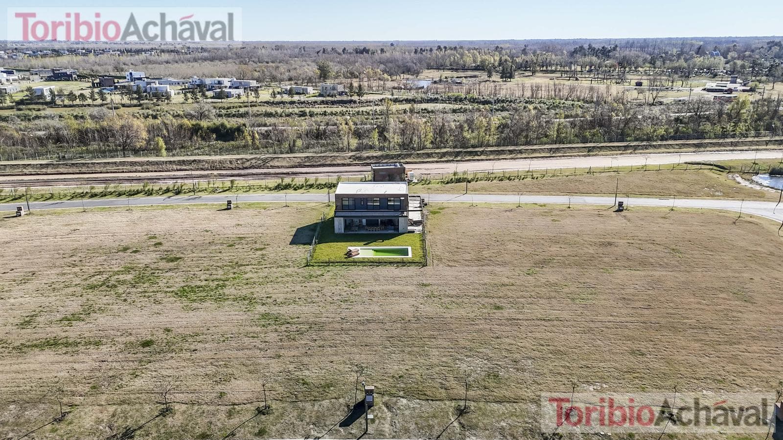 An incredible, brand-new modern-style home in the Amarras neighborhood of Puertos del Lago.