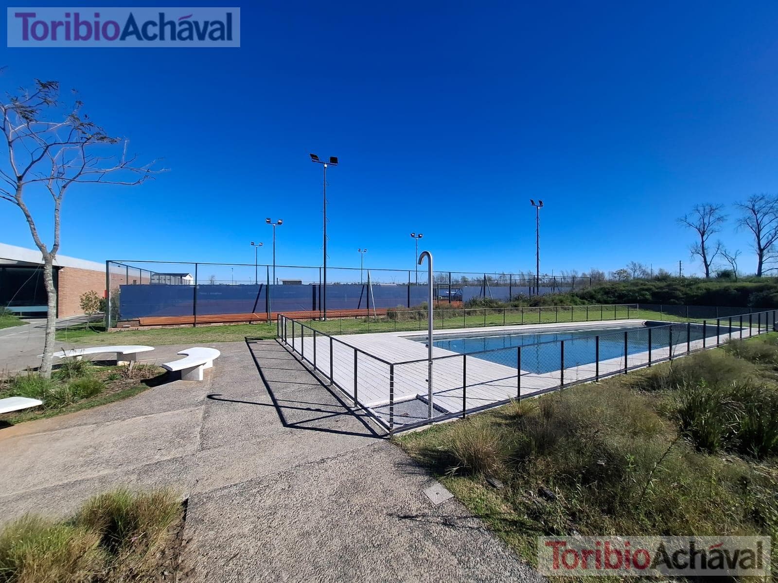 An incredible, brand-new modern-style home in the Amarras neighborhood of Puertos del Lago.