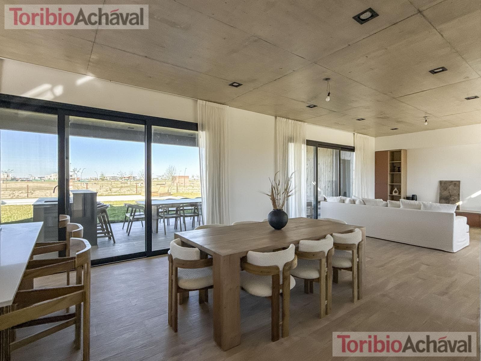An incredible, brand-new modern-style home in the Amarras neighborhood of Puertos del Lago.
