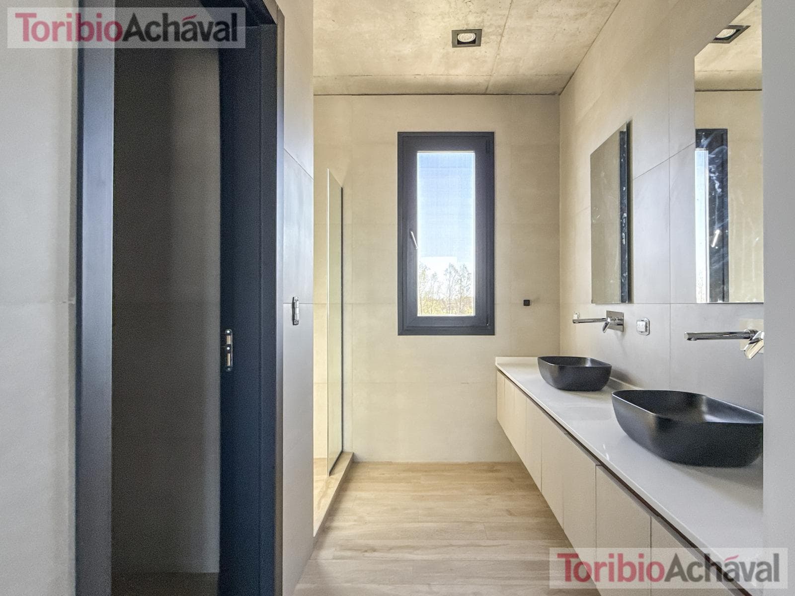 An incredible, brand-new modern-style home in the Amarras neighborhood of Puertos del Lago.