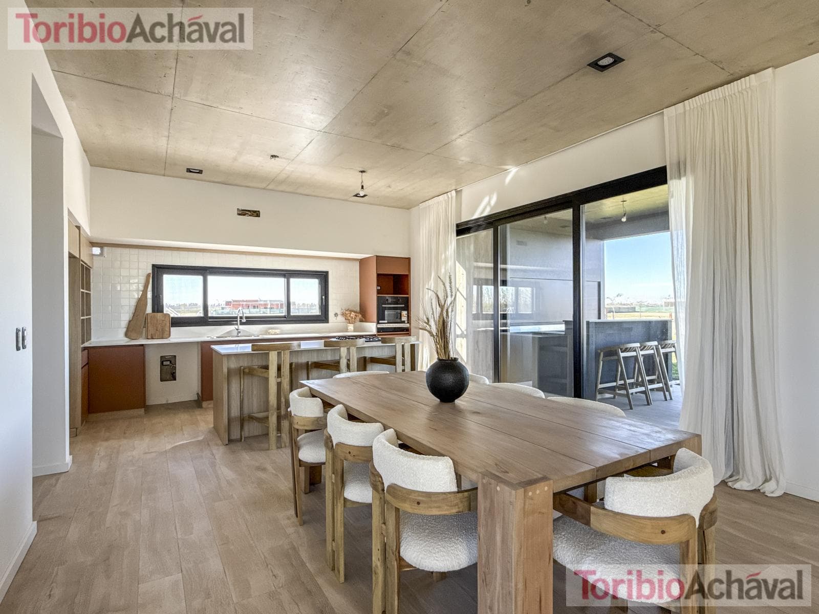 An incredible, brand-new modern-style home in the Amarras neighborhood of Puertos del Lago.