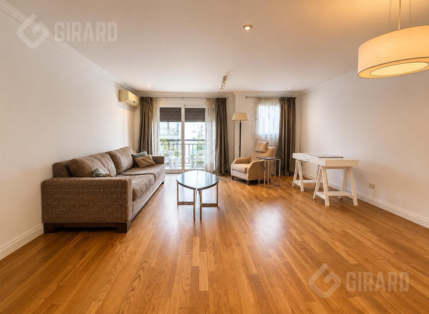 4-room apartment, on the second floor, in a high-end building in the Güemes neighborhood. 3 designated parking spaces