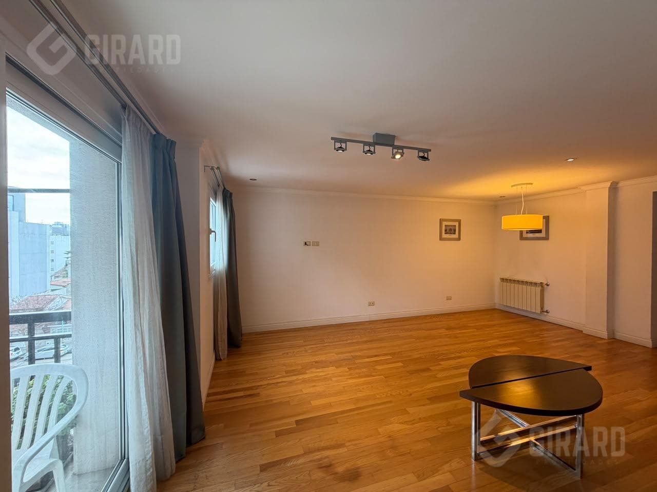 4-room apartment, on the first floor, in a high-end building in the Güemes neighborhood. 3 designated parking spaces