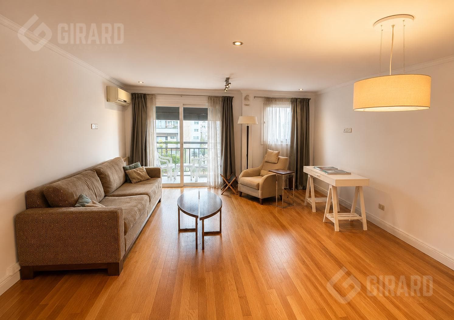 4-room apartment, on the second floor, in a high-end building in the Güemes neighborhood. 3 designated parking spaces