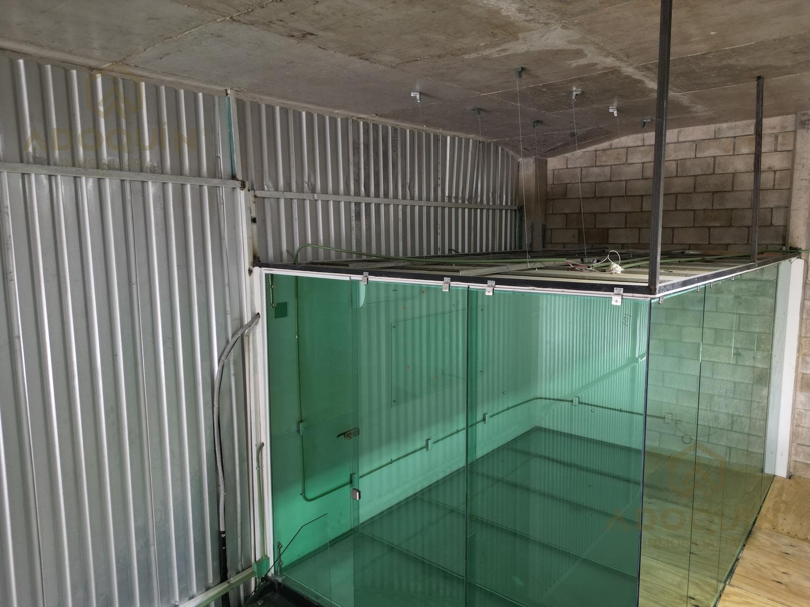 300-square-meter commercial warehouse with a fully equipped office in Playa del Carmen